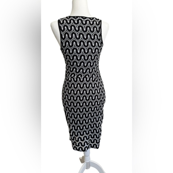 Banana Republic Black & White Geometric Lace Overlay Sheath Dress Sz 0 Sleeveles - Picture 2 of 10